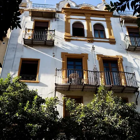 A Pies De La Giralda Севилья
